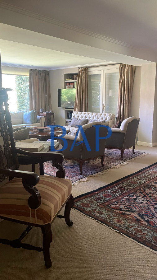 Casa ID.112 - Venta - 5 dorm. - Carrasco