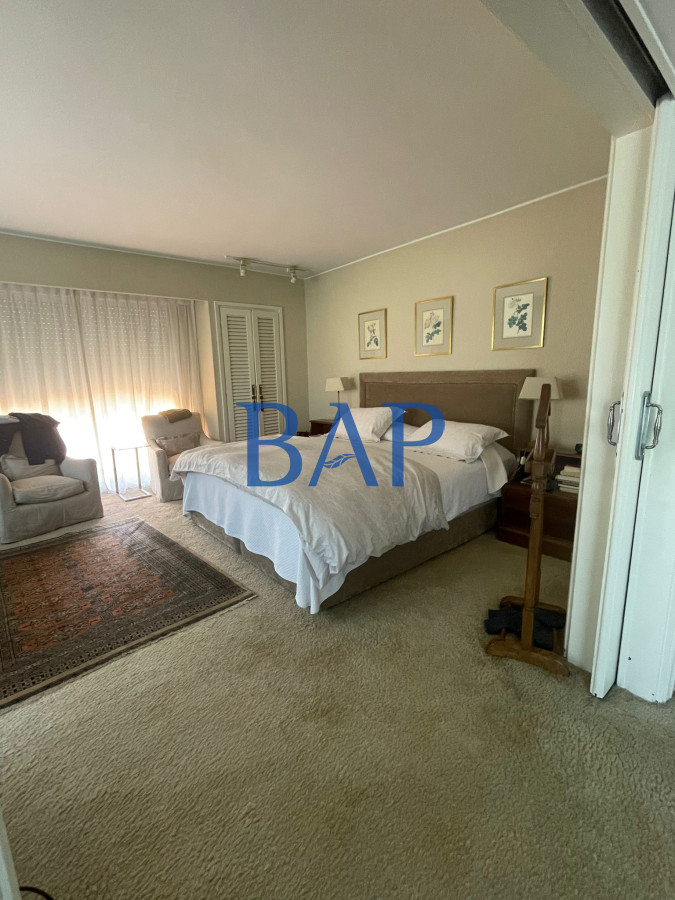 Casa ID.112 - Venta - 5 dorm. - Carrasco