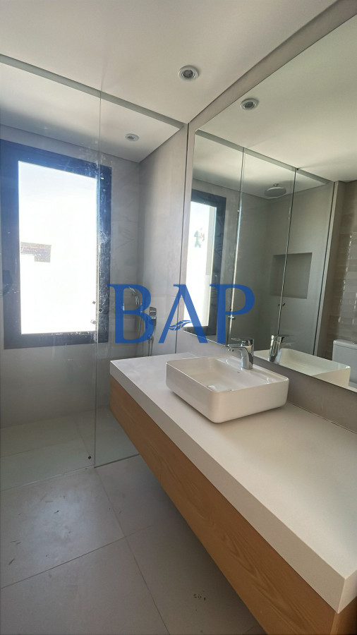 Casa ID.42 - Venta  - 4 dorm. - Carrasco