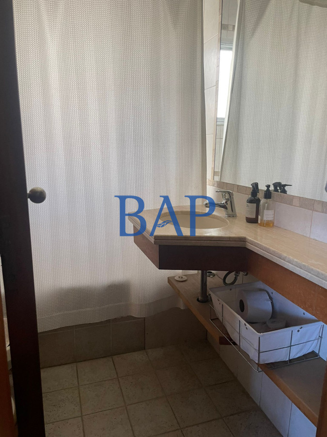 Casa ID.112 - Venta - 5 dorm. - Carrasco