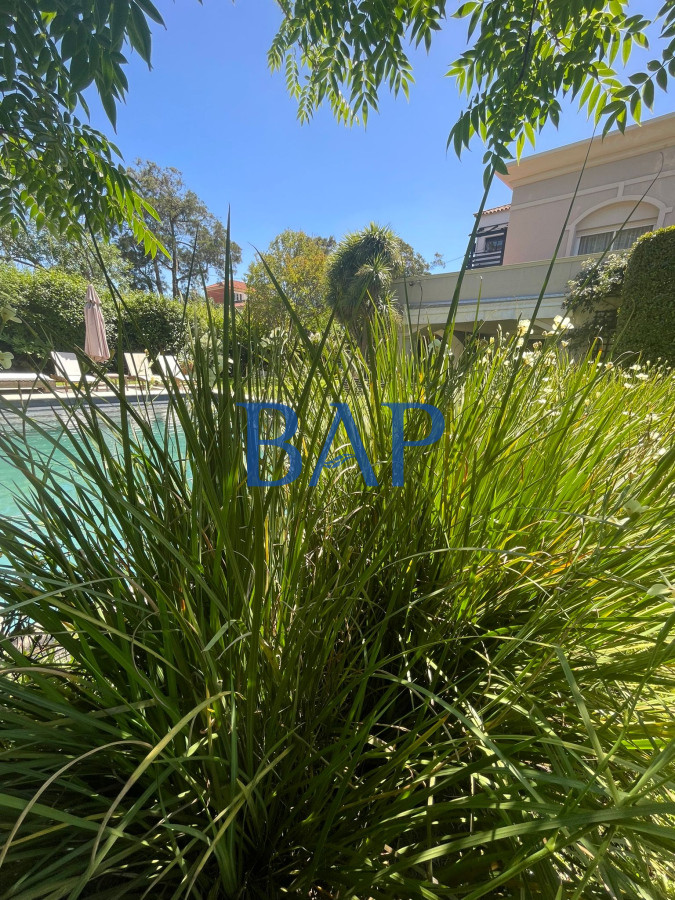 Casa ID.112 - Venta - 5 dorm. - Carrasco