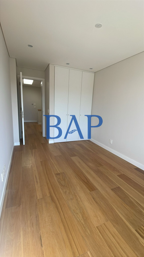 Casa ID.42 - Venta  - 4 dorm. - Carrasco