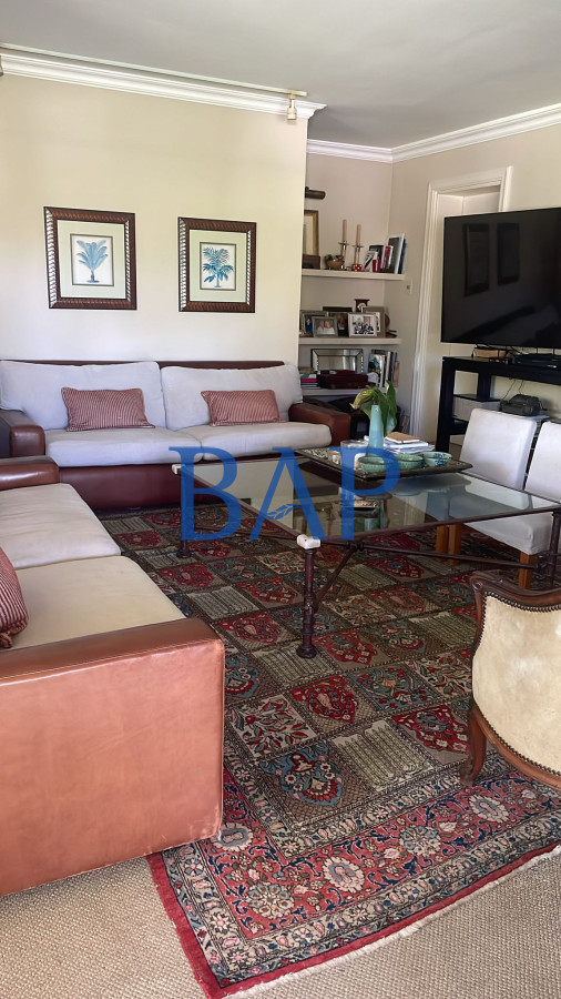 Casa ID.112 - Venta - 5 dorm. - Carrasco