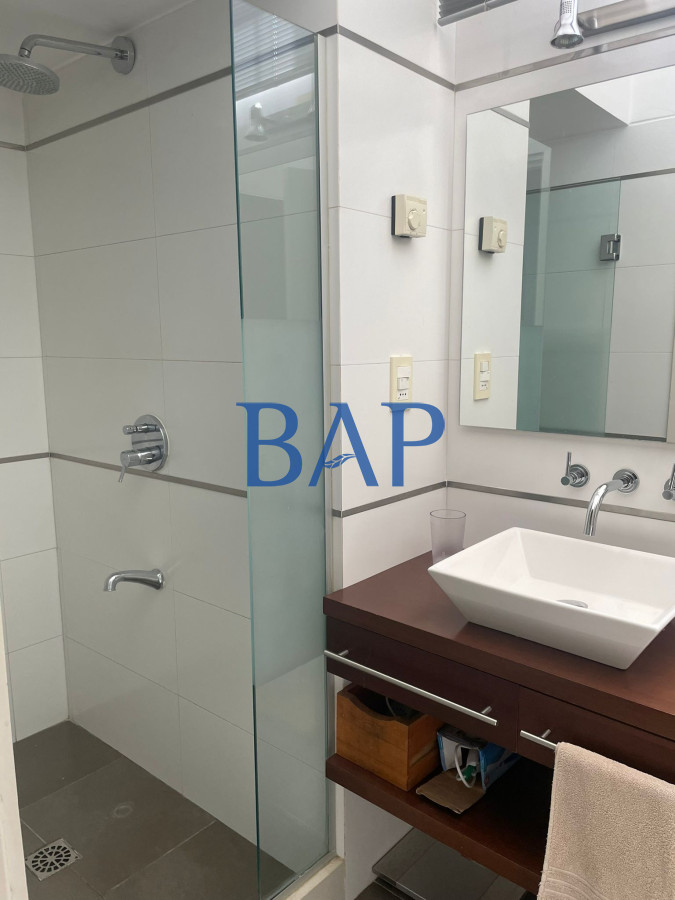 Casa ID.112 - Venta - 5 dorm. - Carrasco