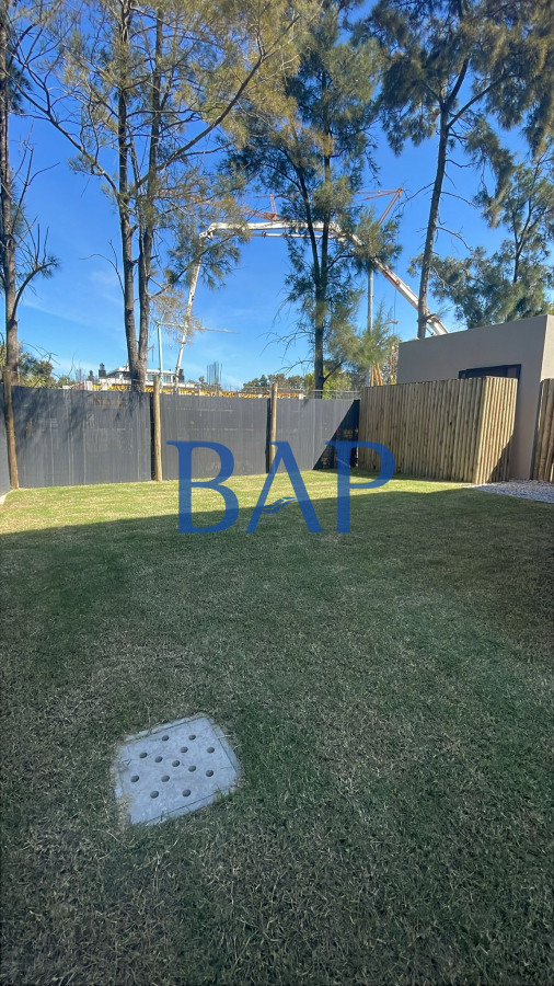 Casa ID.42 - Venta  - 4 dorm. - Carrasco