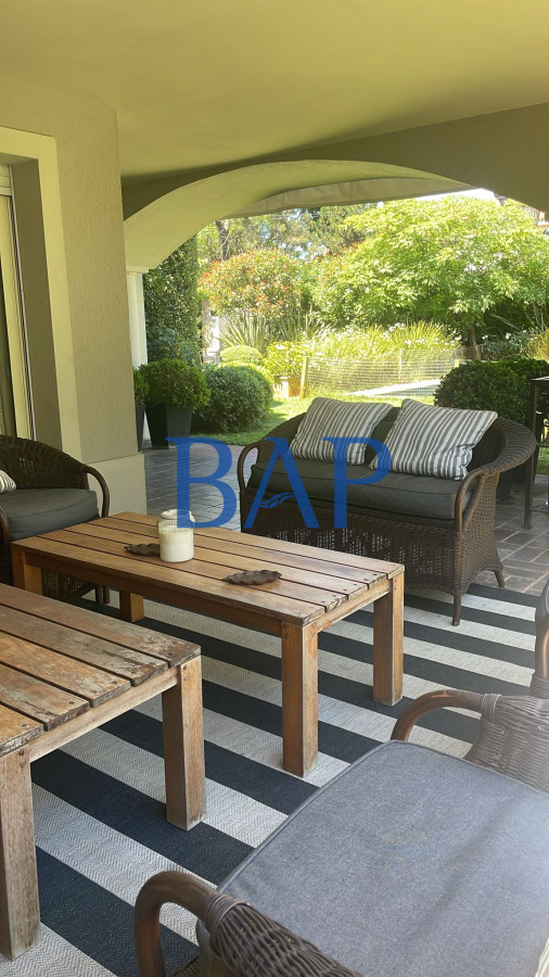 Casa ID.112 - Venta - 5 dorm. - Carrasco