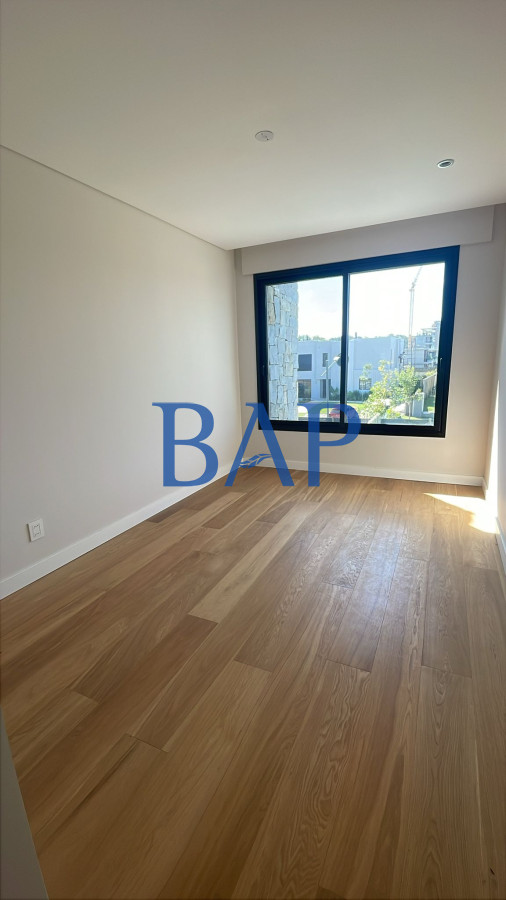 Casa ID.42 - Venta  - 4 dorm. - Carrasco