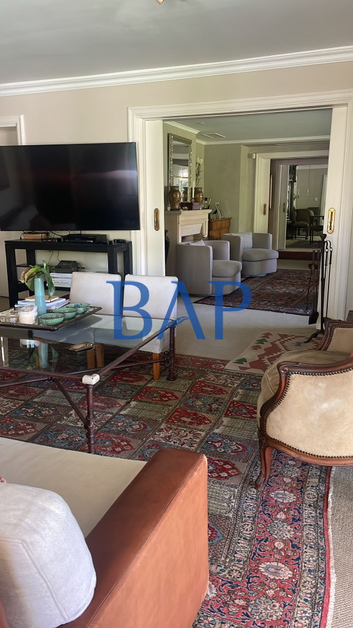 Casa ID.112 - Venta - 5 dorm. - Carrasco