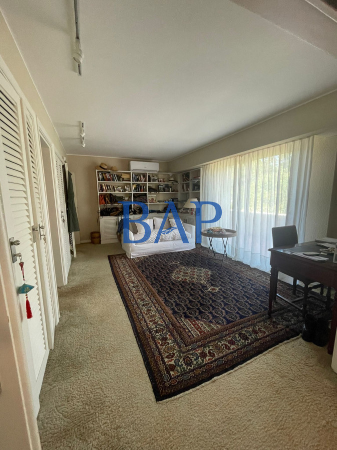 Casa ID.112 - Venta - 5 dorm. - Carrasco