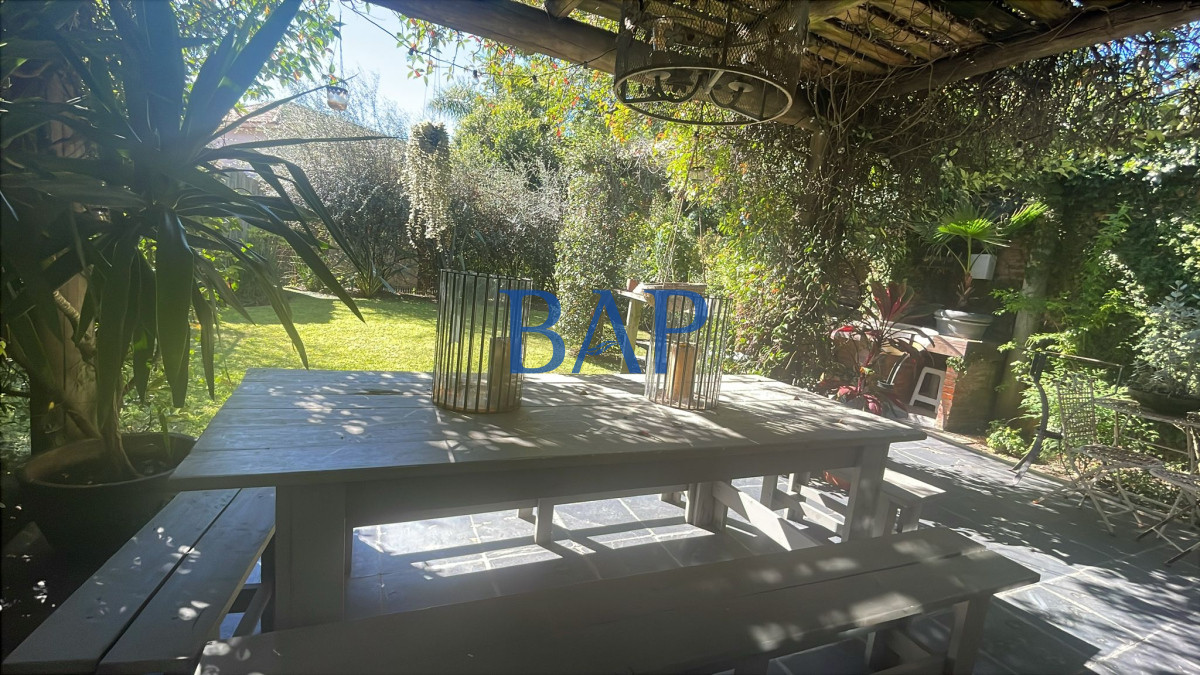 Casa ID.151 - Venta - 4 dorm. - San Nicolas