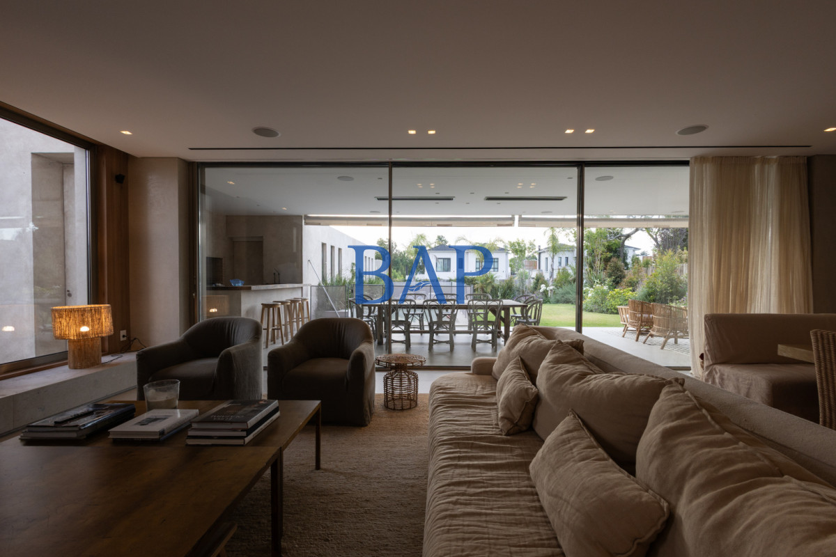 Casa ID.176 -  Venta - Alquiler - 4 dorm. - Los Olivos