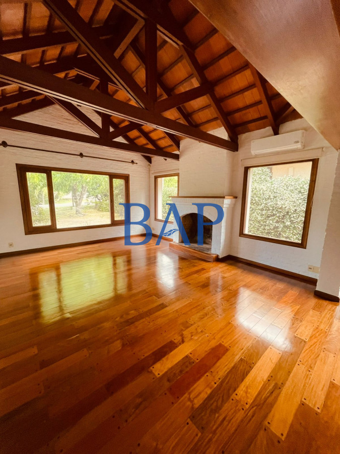 Casa ID.154 - Venta o alquiler - 4 dorm. - Lomas de la Tahona