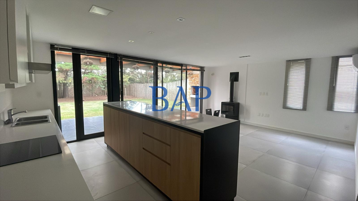 Casa ID.147 - Alquiler - 3 dor. - San Nicolas