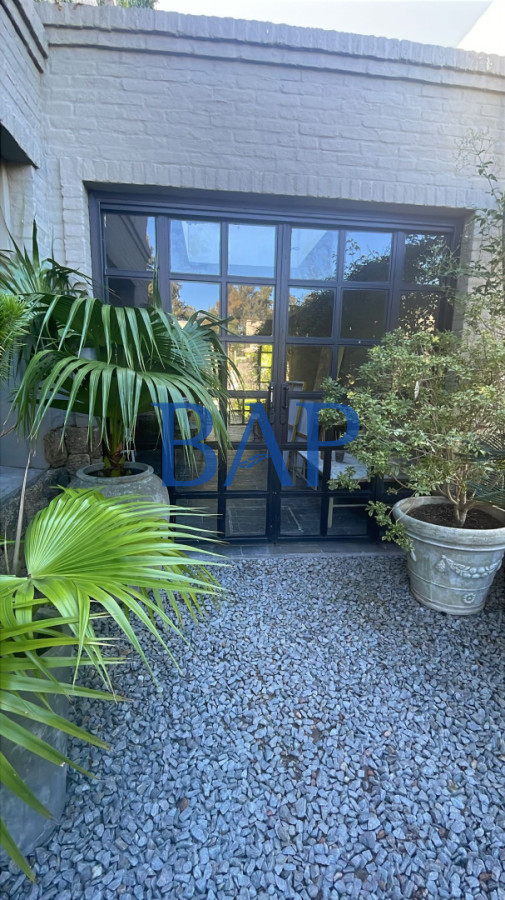 Casa ID.151 - Venta - 4 dorm. - San Nicolas