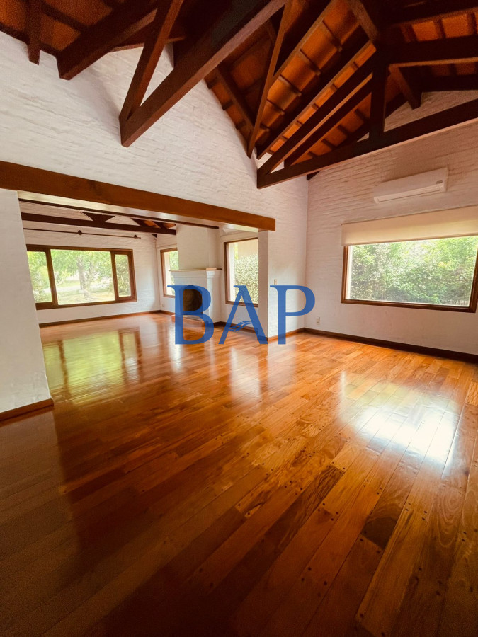 Casa ID.154 - Venta o alquiler - 4 dorm. - Lomas de la Tahona
