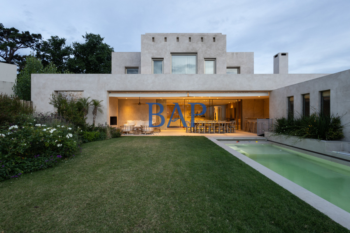 Casa ID.176 -  Venta - Alquiler - 4 dorm. - Los Olivos