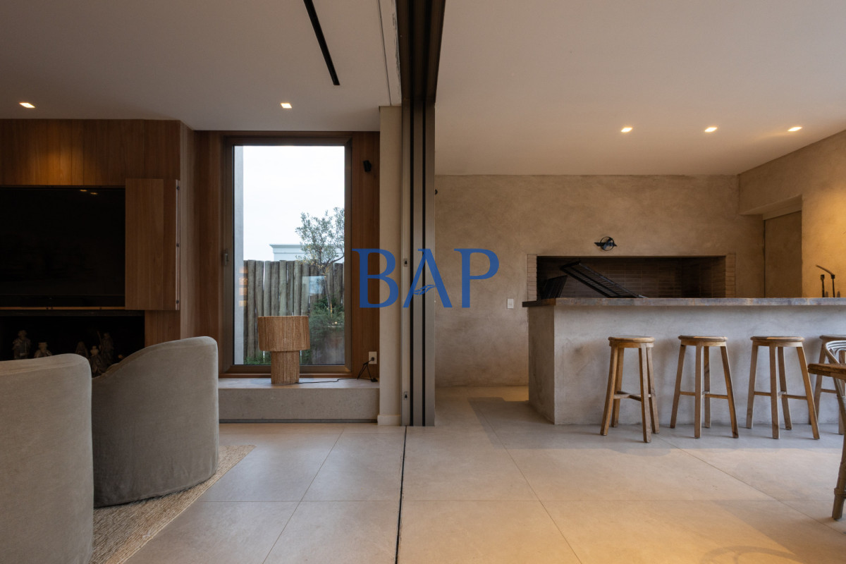 Casa ID.176 -  Venta - Alquiler - 4 dorm. - Los Olivos