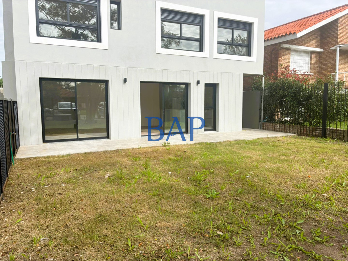 Casa ID.142 - JIN Housing/ Casas la venta en barra de carrasco