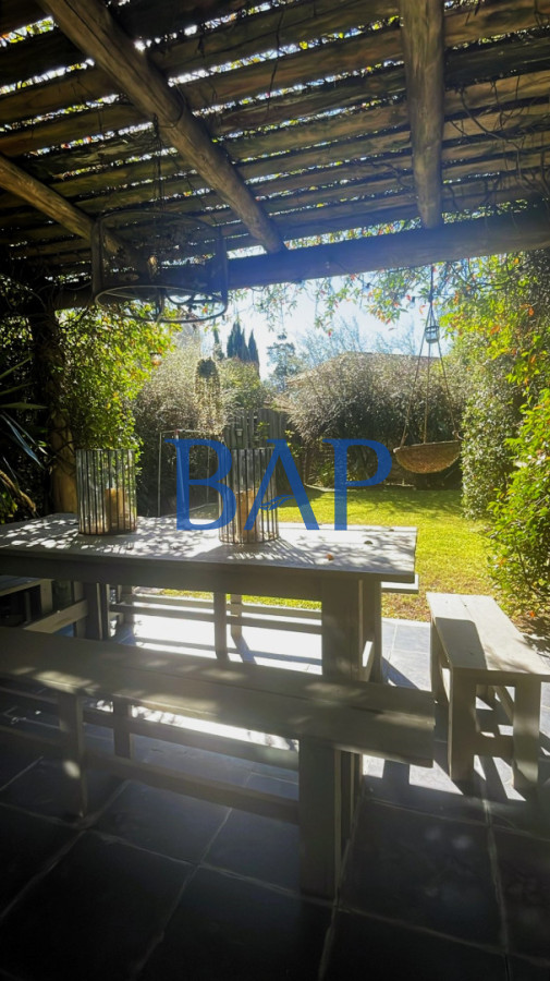 Casa ID.151 - Venta - 4 dorm. - San Nicolas