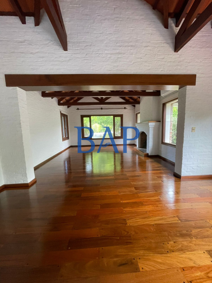 Casa ID.154 - Venta o alquiler - 4 dorm. - Lomas de la Tahona