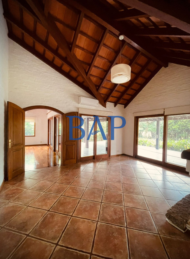 Casa ID.154 - Venta o alquiler - 4 dorm. - Lomas de la Tahona