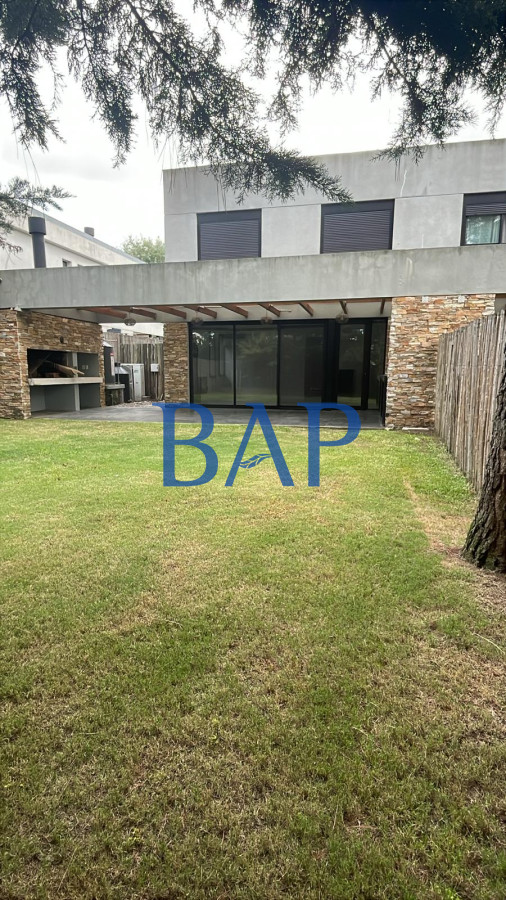 Casa ID.147 - Alquiler - 3 dor. - San Nicolas