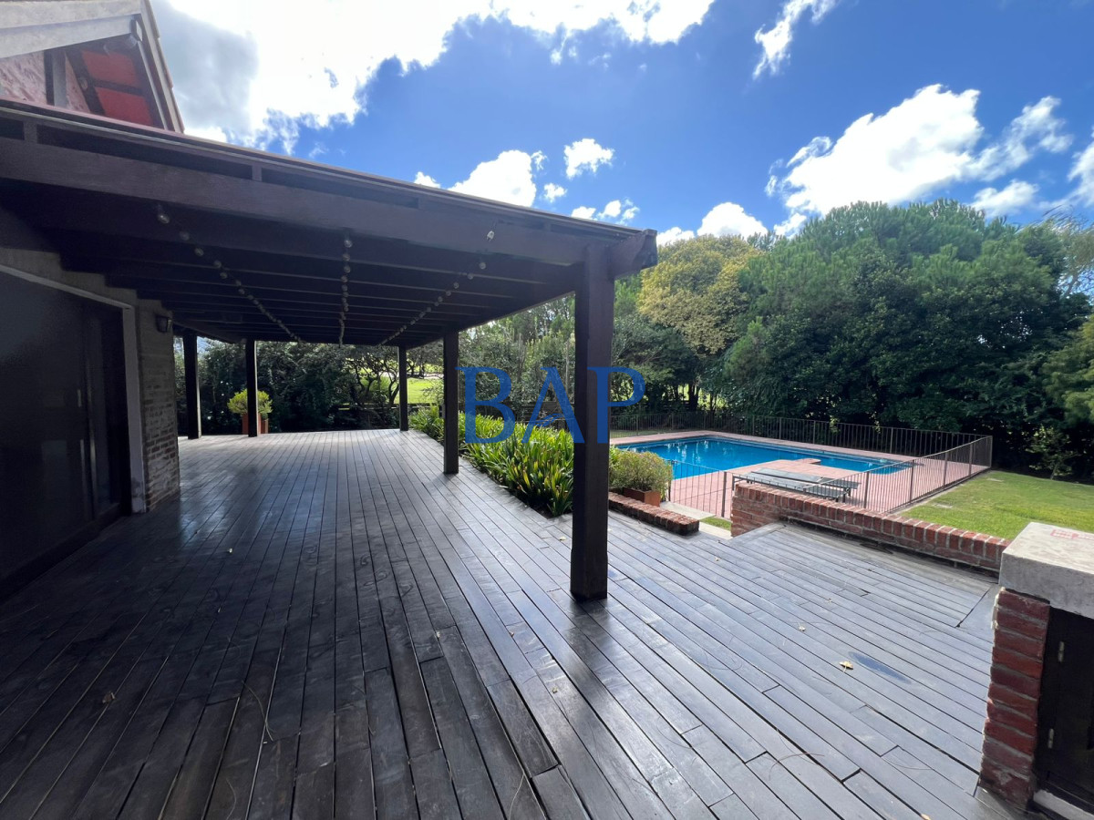 Casa ID.154 - Venta o alquiler - 4 dorm. - Lomas de la Tahona