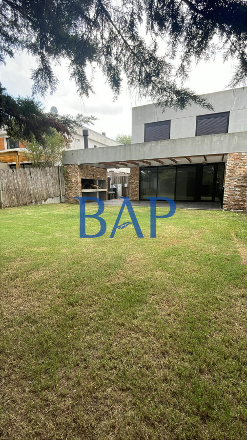 Casa ID.147 - Alquiler - 3 dor. - San Nicolas