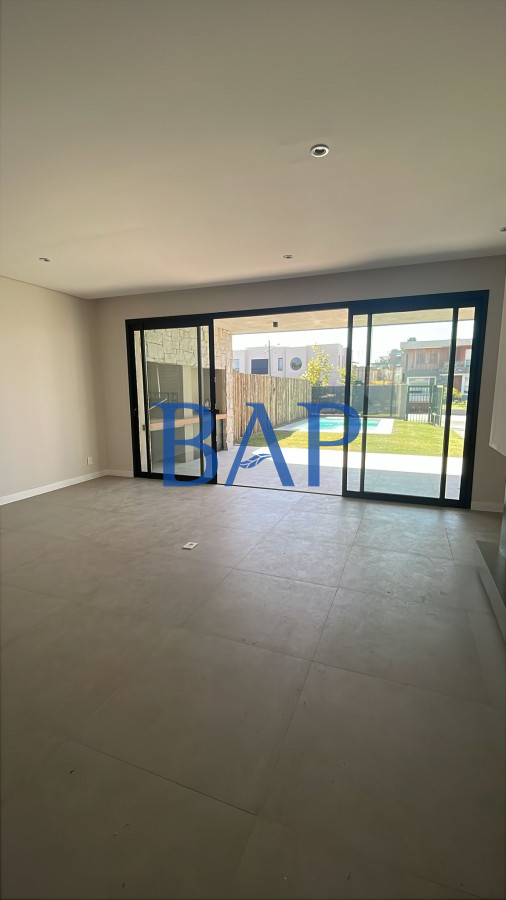 Casa ID.42 - Venta o alquiler - 4 dorm. - Carrasco