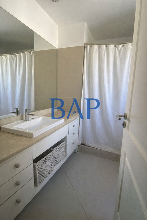 Casa ID.151 - Venta - 4 dorm. - San Nicolas