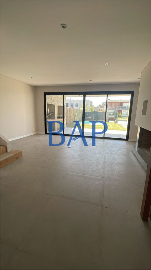 Casa ID.42 - Venta o alquiler - 4 dorm. - Carrasco