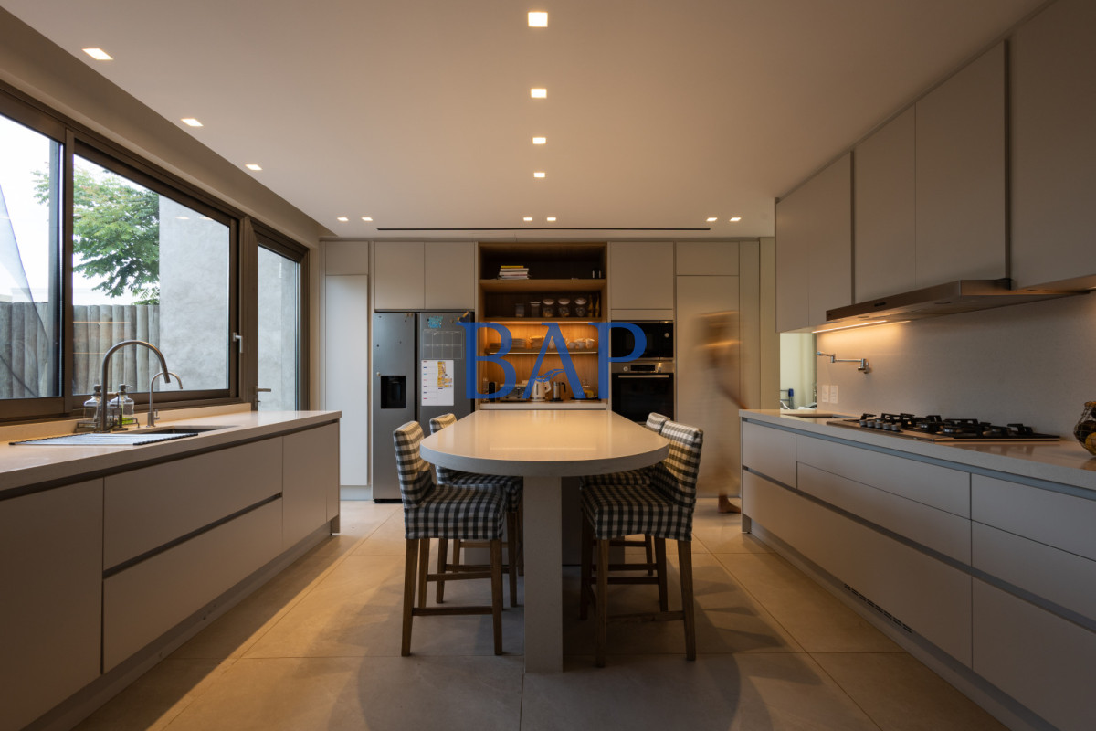 Casa ID.176 -  Venta - Alquiler - 4 dorm. - Los Olivos