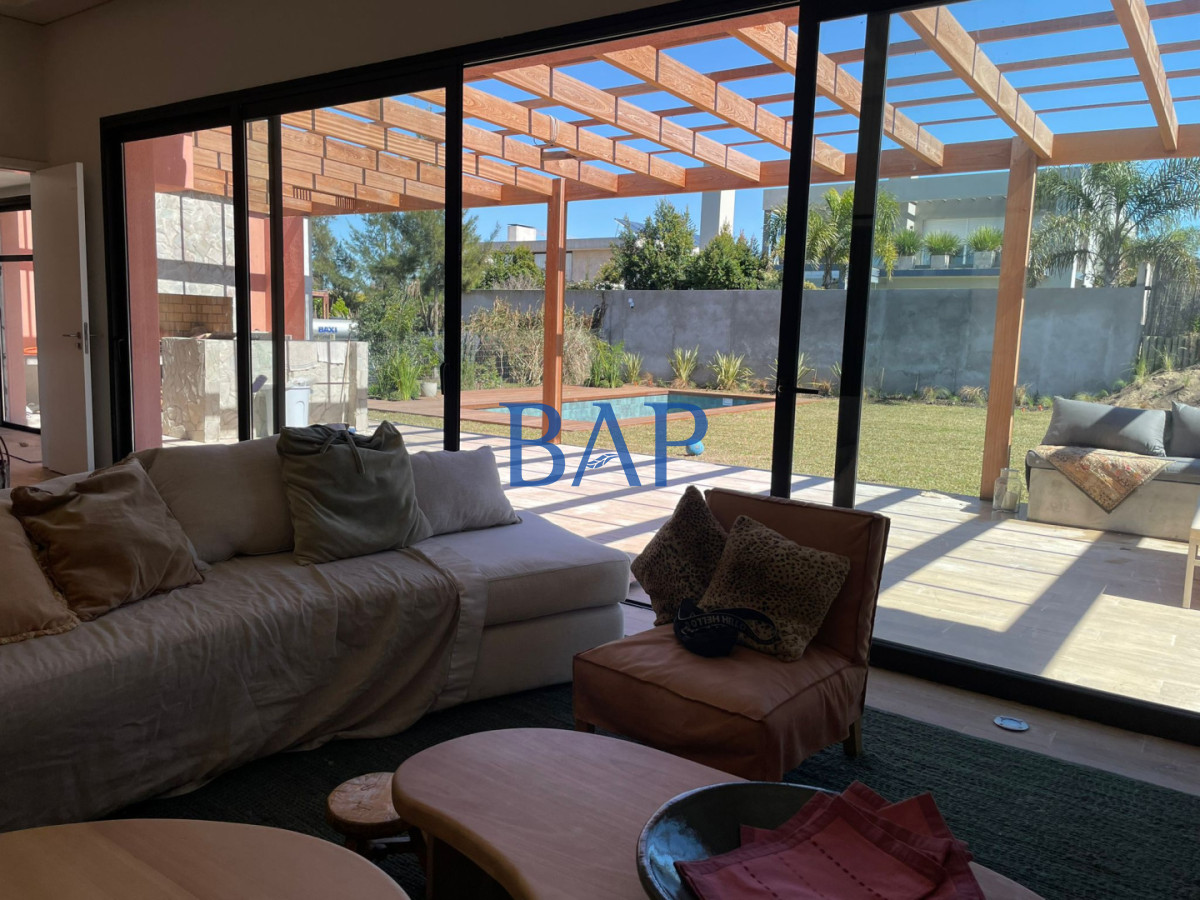 Casa ID.173 - Alquiler - 3 dormitorios - Los Olivos