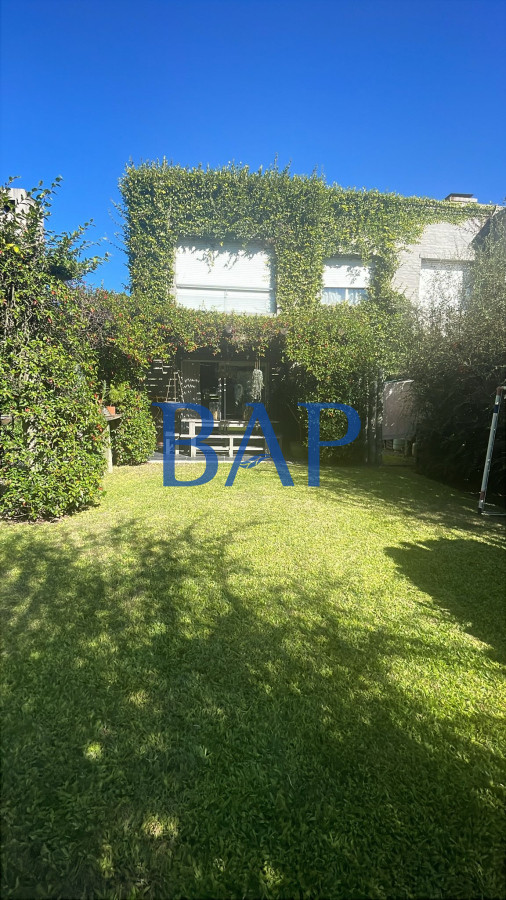 Casa ID.151 - Venta - 4 dorm. - San Nicolas