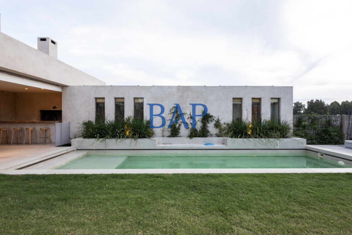 Casa ID.176 -  Venta - Alquiler - 4 dorm. - Los Olivos