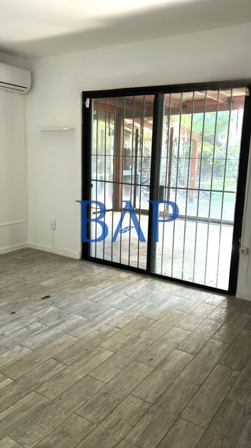 Casa ID.169 - Alquiler - 3 dormitorios - Parque Miramar