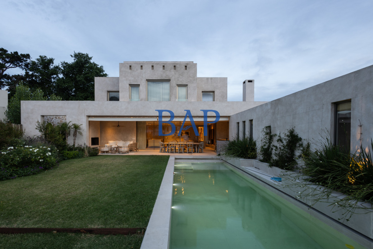 Casa ID.176 -  Venta - Alquiler - 4 dorm. - Los Olivos