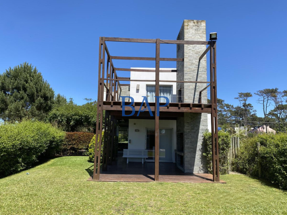 Casa ID.132 - Casa en Montoya 3 dorm + Dep. Serv.