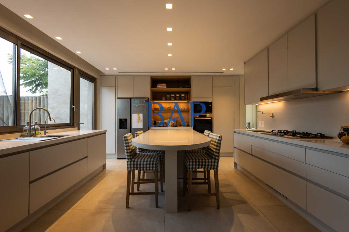 Casa ID.176 -  Venta - Alquiler - 4 dorm. - Los Olivos