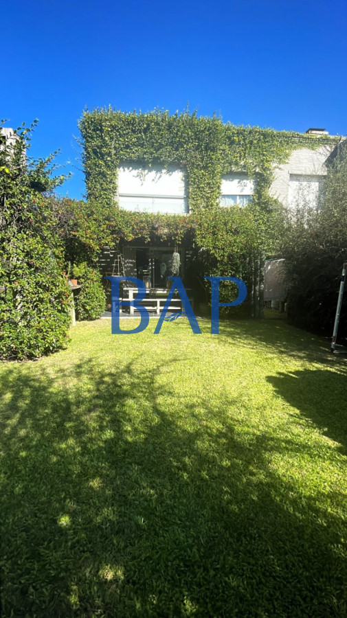 Casa ID.151 - Venta - 4 dorm. - San Nicolas