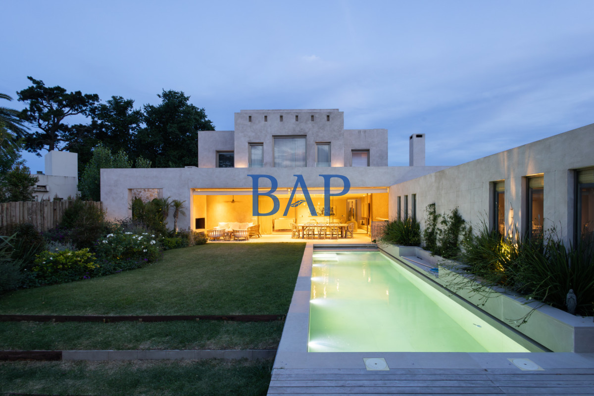 Casa ID.176 -  Venta - Alquiler - 4 dorm. - Los Olivos