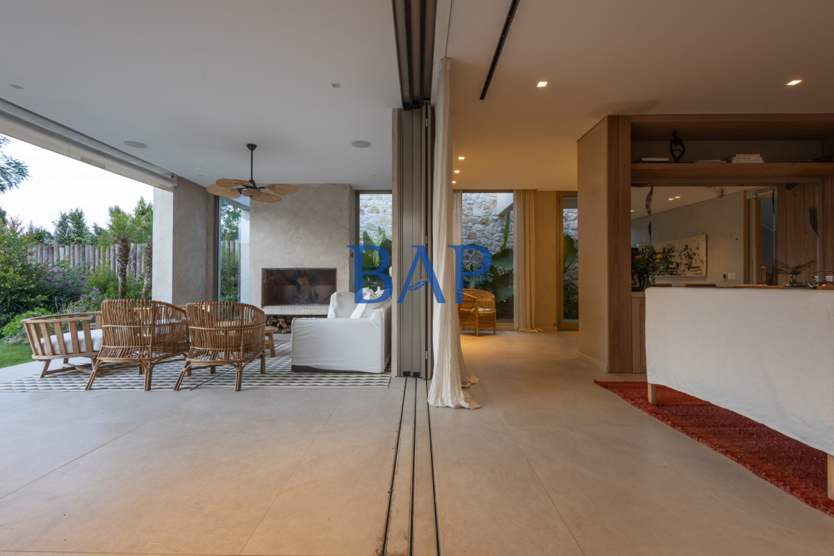 Casa ID.176 -  Venta - Alquiler - 4 dorm. - Los Olivos