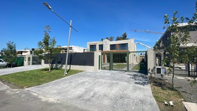 Venta o alquiler - 4 dorm. - Carrasco