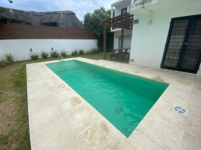 casa para 6 pax a 250mts playa con pileta en Pinares