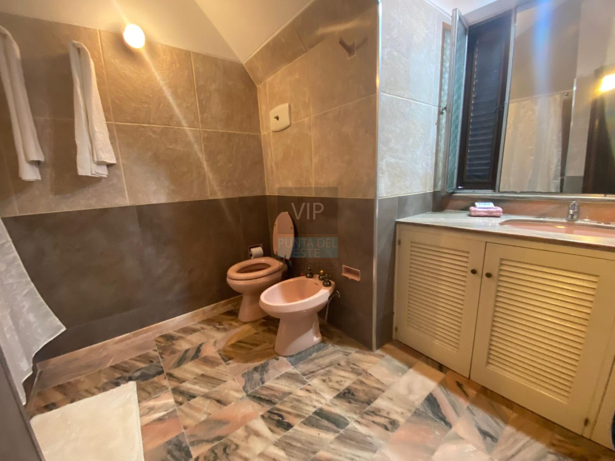 Casa ID.2374 - ALQUILER EN MANSA 4 SUITES PILETA CLIMATIZADA