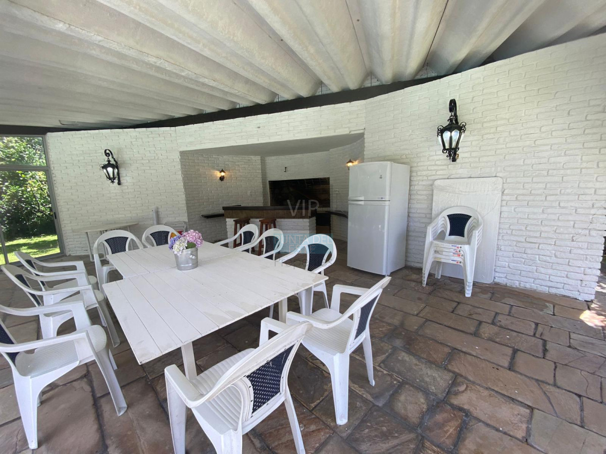 Casa ID.2374 - ALQUILER EN MANSA 4 SUITES PILETA CLIMATIZADA