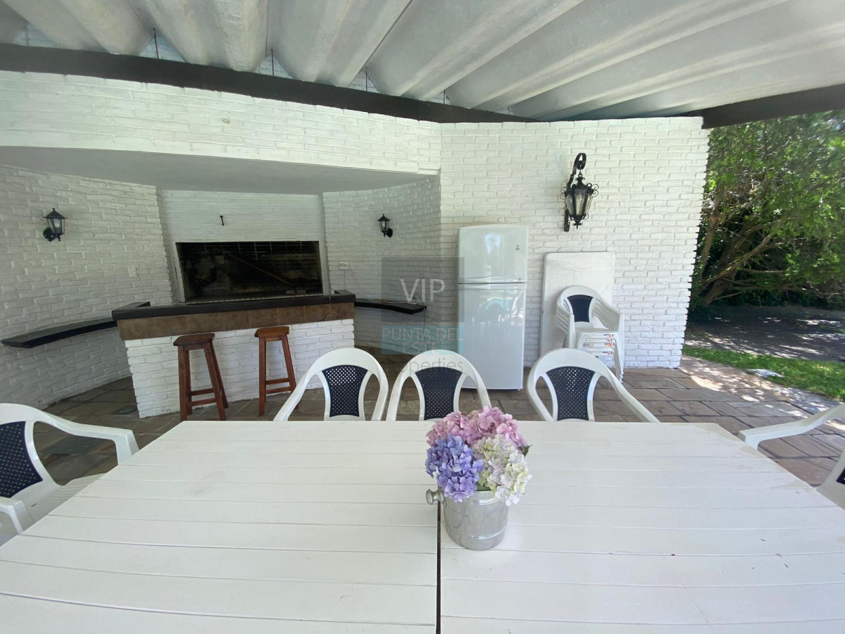 Casa ID.2374 - ALQUILER EN MANSA 4 SUITES PILETA CLIMATIZADA