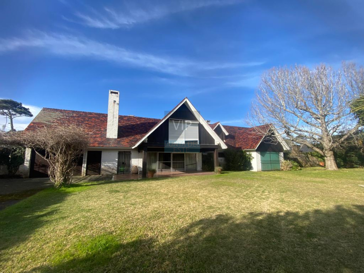 Casa ID.2374 - ALQUILER EN MANSA 4 SUITES PILETA CLIMATIZADA