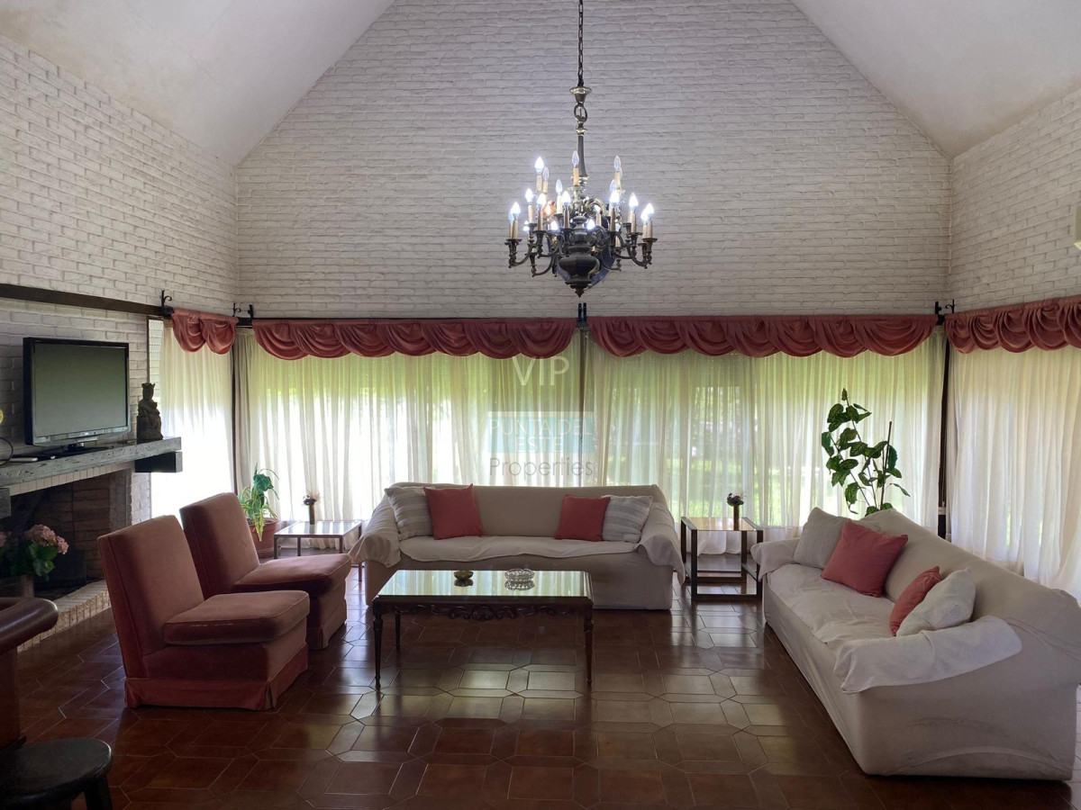 Casa ID.2374 - ALQUILER EN MANSA 4 SUITES PILETA CLIMATIZADA