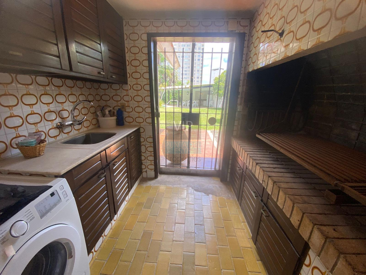 Casa ID.2374 - ALQUILER EN MANSA 4 SUITES PILETA CLIMATIZADA